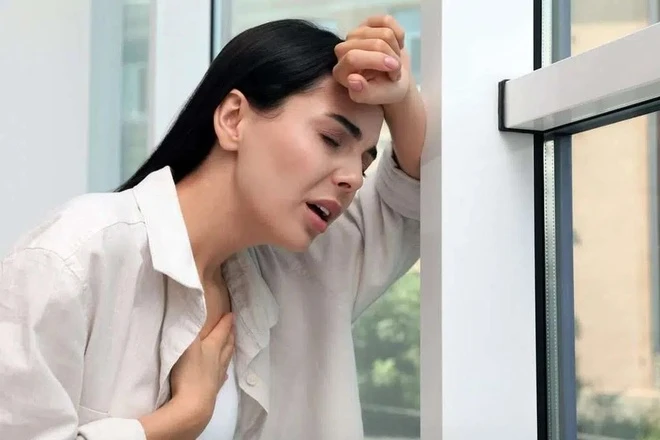 Thiếu oxy có thể gây ra các triệu chứng như hoa mắt, chóng mặt và cảm giác choáng váng